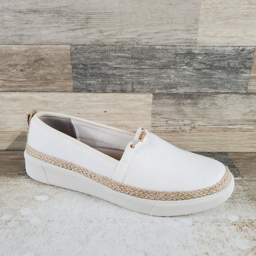 Bzees Maui Womens Shoes Sz 11 M White Round Toe Slip On Comfort Casual Sneakers